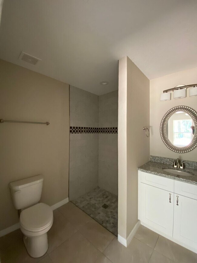 Building Photo - Desirable SE Ocala Neighborhood 3/2/2 **Won't Last**