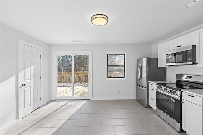 Building Photo - Newly renovated 2bed 2bath for rent!