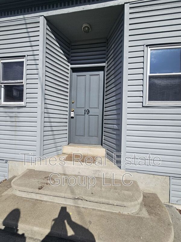 Building Photo - 19 W Main St