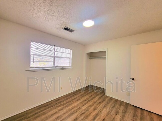 Building Photo - 1508 W Esthner Ave