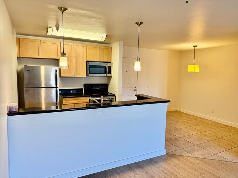 Building Photo - 6400 Christie Ave