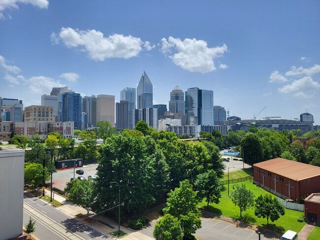 Building Photo - 2 bedroom Condo In Gateway Plaza