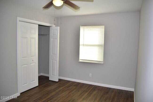 Building Photo - 4006 E 11th St