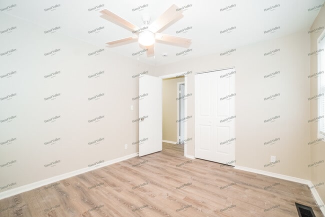 Building Photo - 488 Lombard Rd