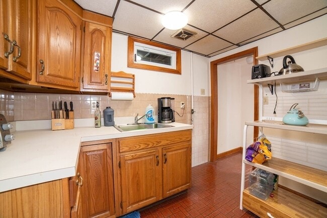 Building Photo - 8 Minthorne St