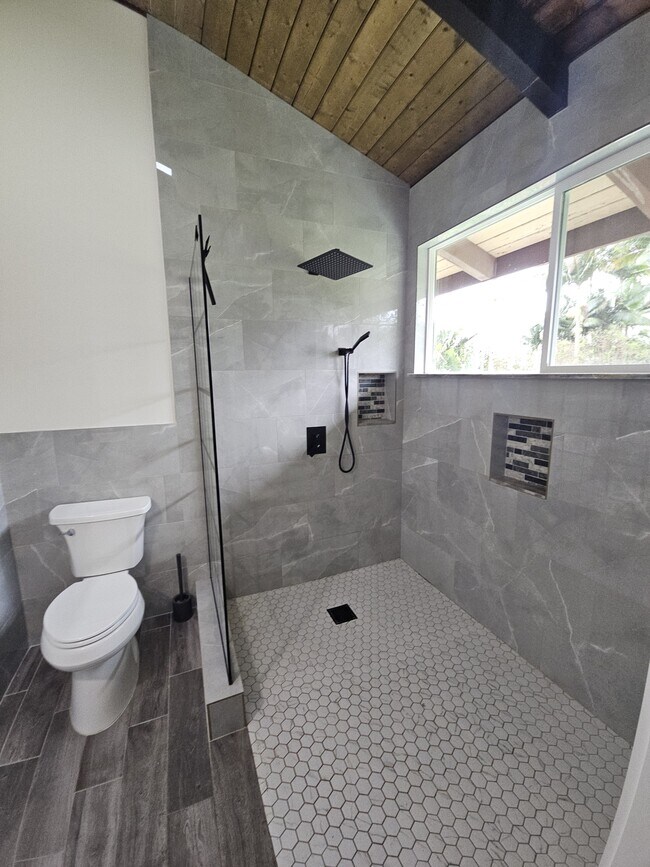 Building Photo - 1100 Ainalako Rd