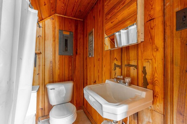 Building Photo - 538 Wando Dr