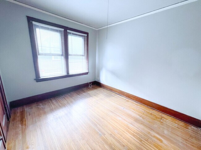 Building Photo - 25 Rosalind St