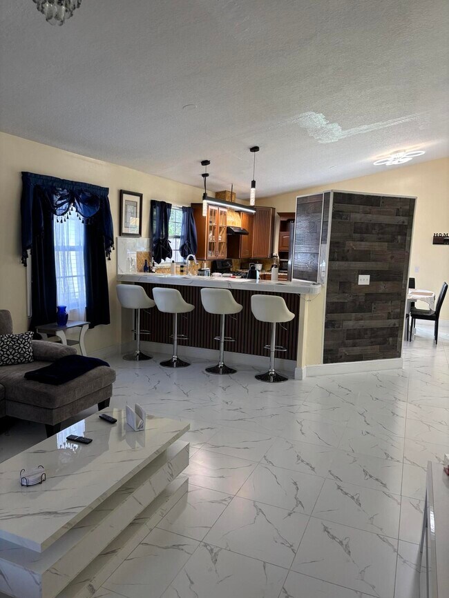 Building Photo - 5359 SE Dell St