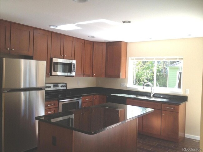 Building Photo - 5958 S Lakeview St