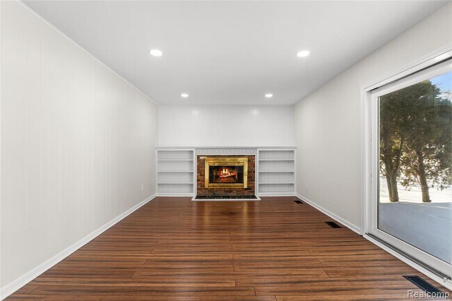 Building Photo - 3715 Ledge Dr