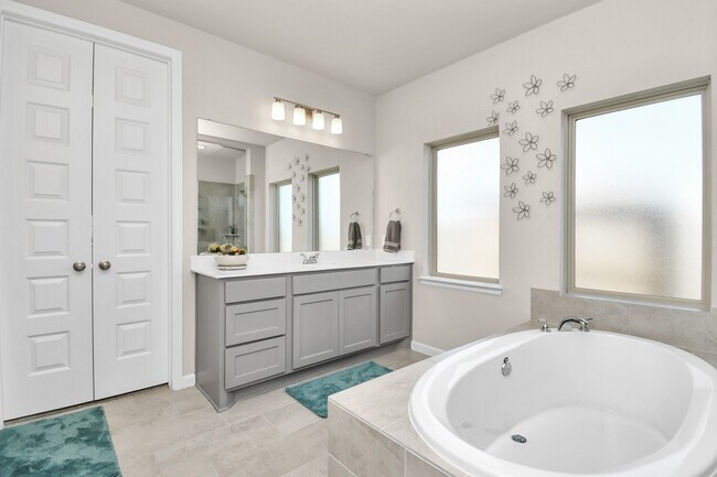 Building Photo - 5043 Morrison Dr