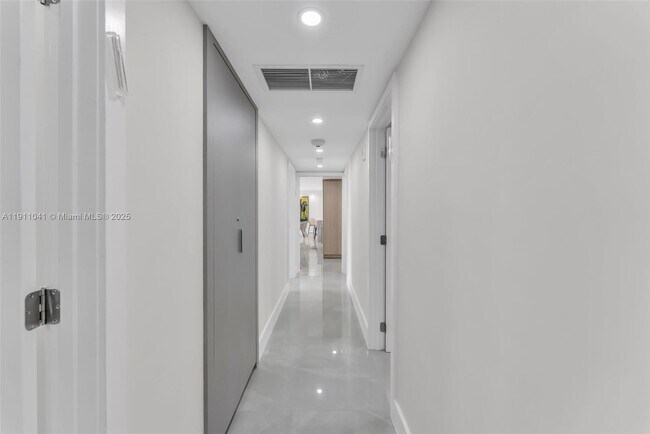 Building Photo - 19707 Turnberry Way