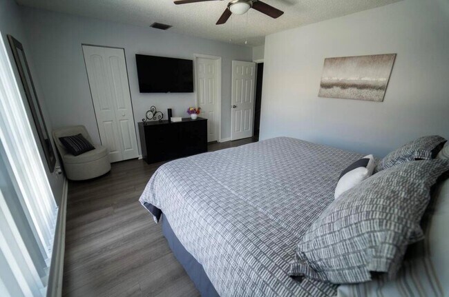 Building Photo - 822 Sandtree Dr