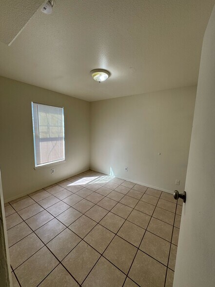 Building Photo - 1405 Donaldson Ave