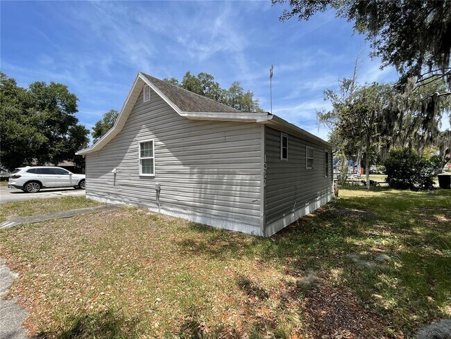 Building Photo - 1022 Oregon Ave