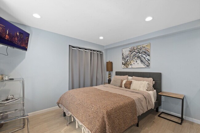 Building Photo - 641 Walther Way