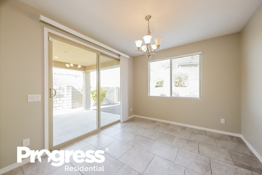 Building Photo - 10642 W Anna Ave