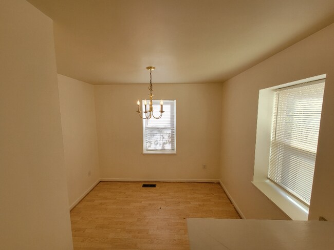 Building Photo - 815 Stoll St