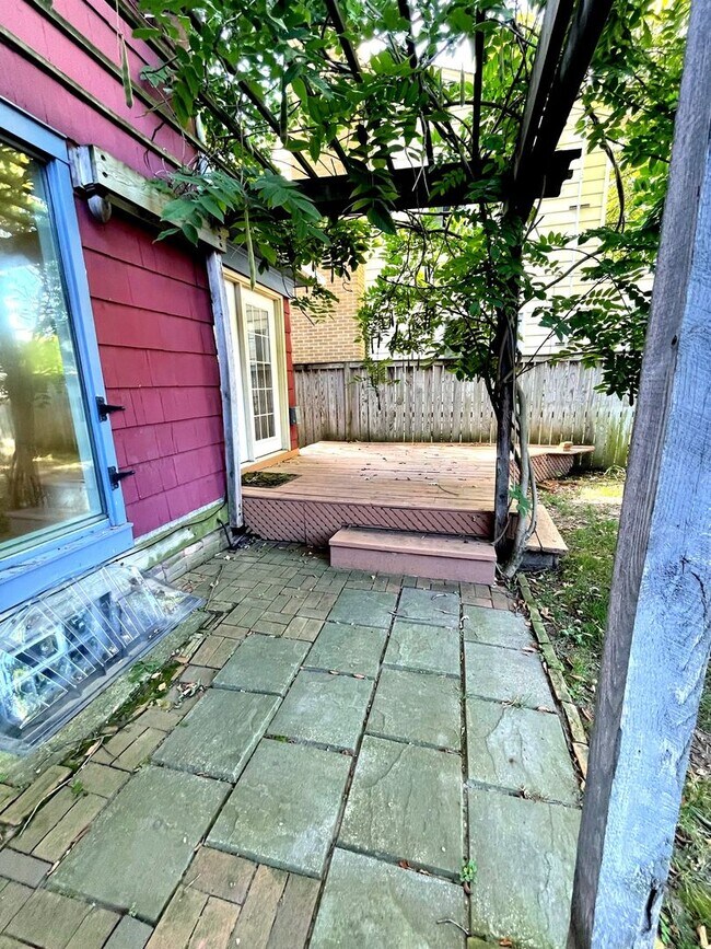 Building Photo - Spacious 3-Bedroom Near U-M Athletic Campus with Parking + Yard