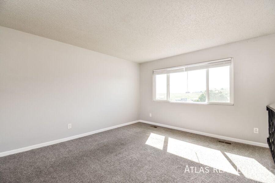 Building Photo - 4340 College View Dr
