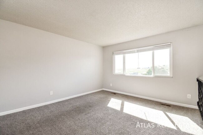 Building Photo - 4340 College View Dr