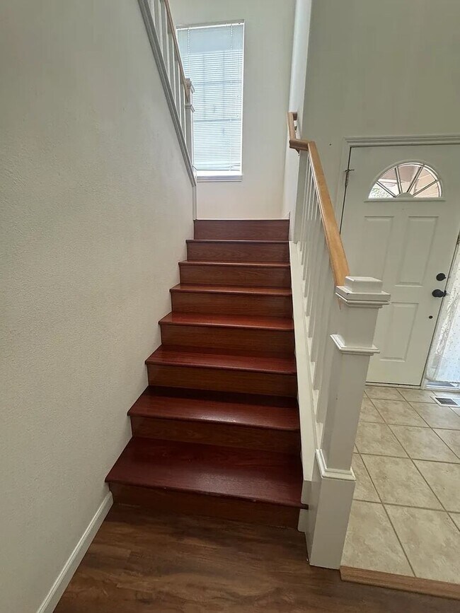 Building Photo - Hillsboro Living at Its Best 3bed/ 2.5 Bat...