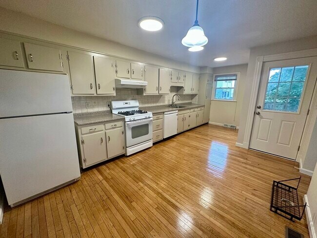 Building Photo - 111 Magoun Ave