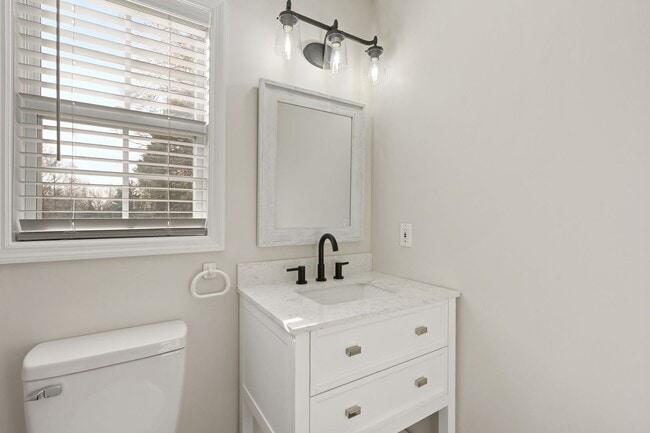 Building Photo - Beautiful 3 BR, 3BA Home-District 1 Schools, Walking Distance to Downtown Inman