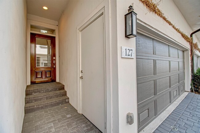 Building Photo - 4031 Bellefontaine St