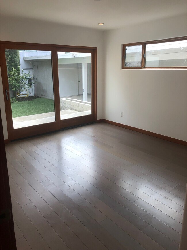 Building Photo - 128 S Carson Rd