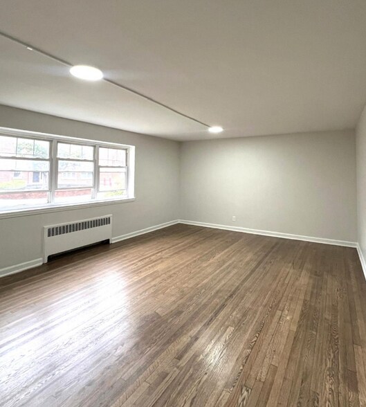 Building Photo - 220 N Arlington Ave