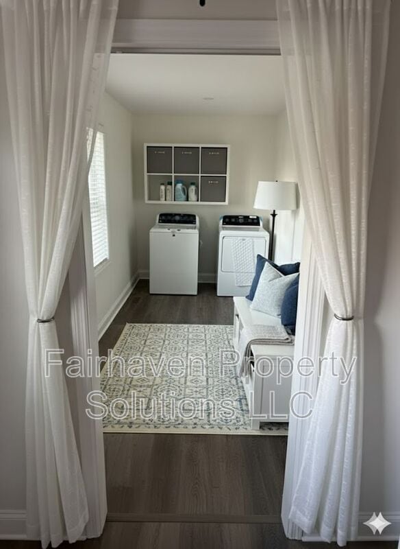 Building Photo - 2827 E 5th Ave