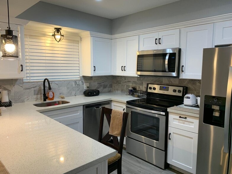 Building Photo - 1900 Peach Ave