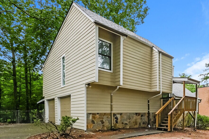 Building Photo - 961 Woodmont Dr