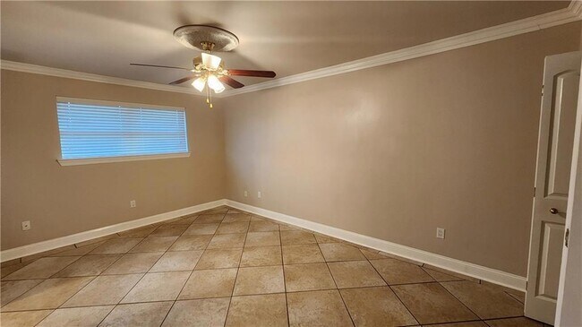 Building Photo - 2213 Stall Dr