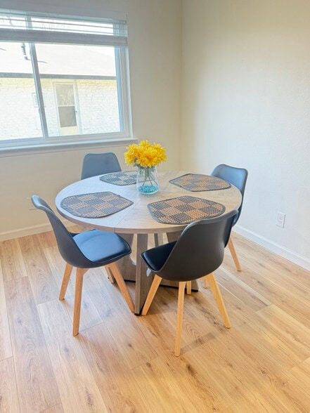 Building Photo - 2607 Aldford Dr