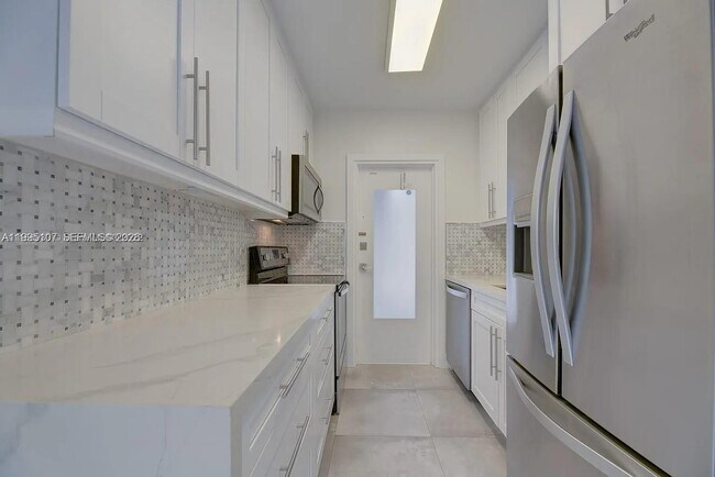 Building Photo - 81 Edgewater Dr