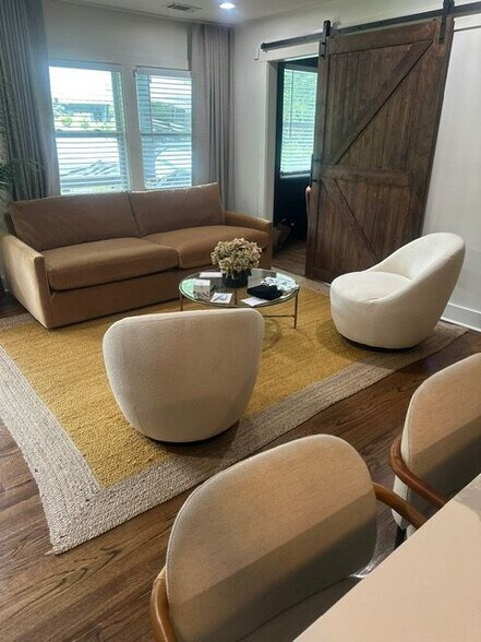 Building Photo - 2434 Rockcliff Rd SE