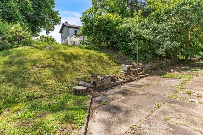 Building Photo - 2 Bed 1 Bath in Rochester, PA