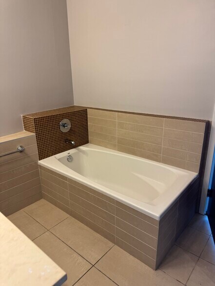 Building Photo - 912 Channelside Dr