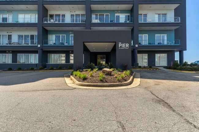 Building Photo - DOWNTOWN AREA