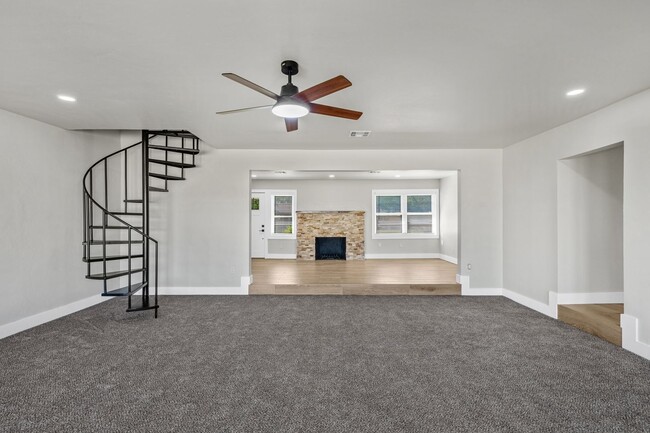 Building Photo - 5 Bedroom