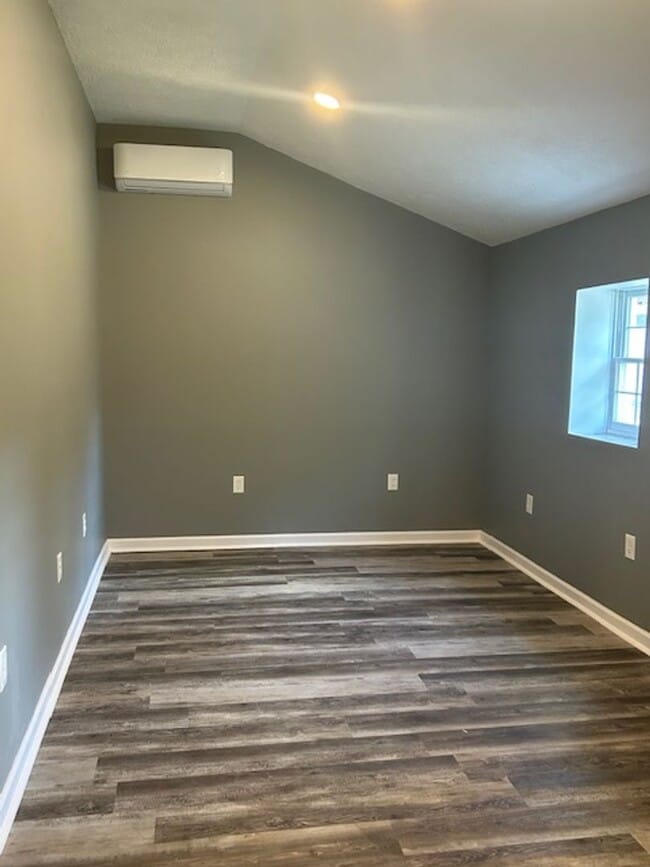Building Photo - Single Floor Living!