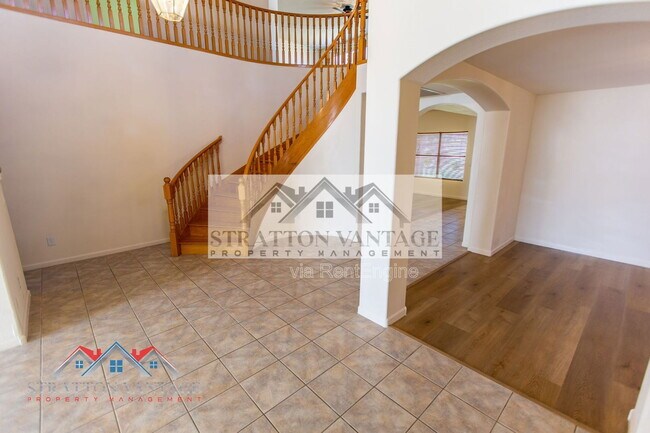 Building Photo - 960 E Constitution Dr