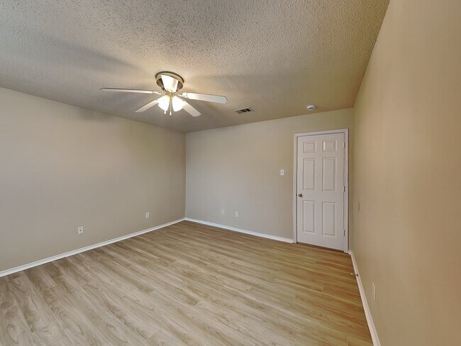 Building Photo - 8213 Cedarcrest Ln