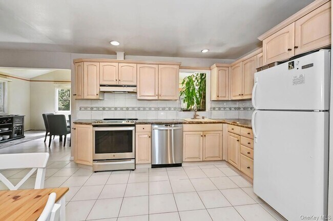 Building Photo - 568 Manville Rd