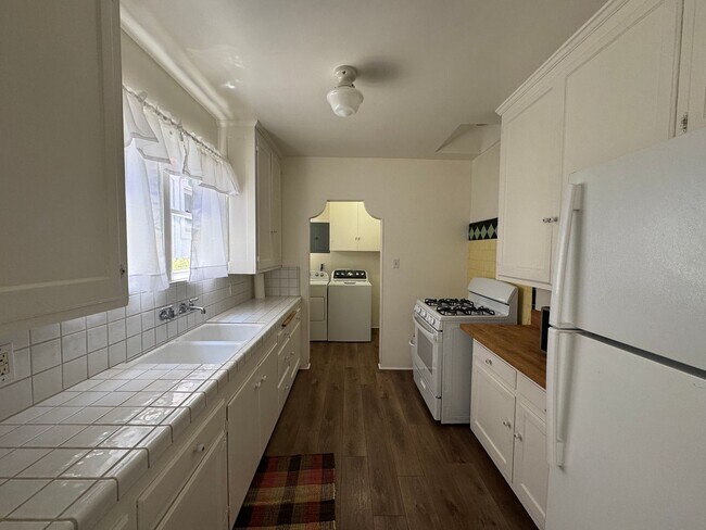 Building Photo - Beautiful 3bd 1ba
