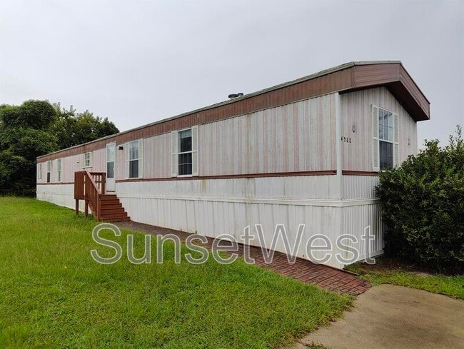 Building Photo - 4512 Rainbow Ln