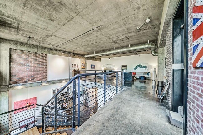 Building Photo - 640 Glen Iris Dr NE